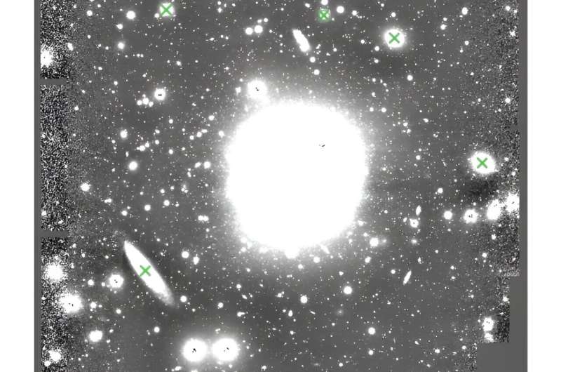 Galaxy NGC 4696 hosts a complex globular cluster system, observations find